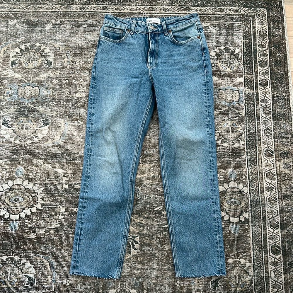 EUC Zara Straight Leg Raw Hem Mom Jeans